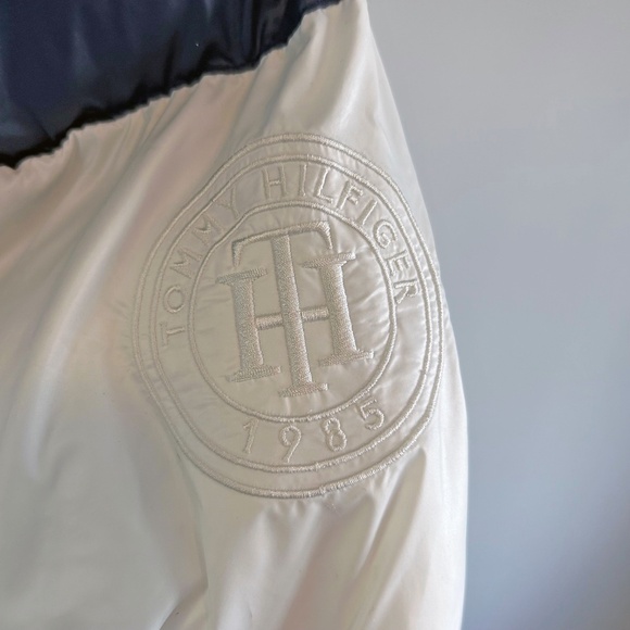 Tommy Hilfiger Unisex Color Block puffer coat Size Small (Ladies Large) - Picture 4 of 16